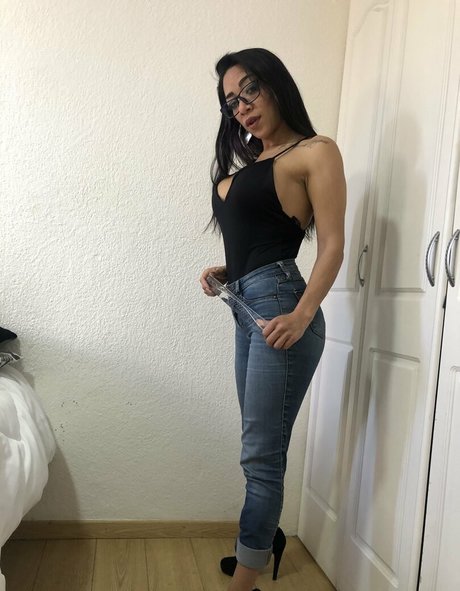 Naakte gelekte OnlyFans-foto van Nenalatina