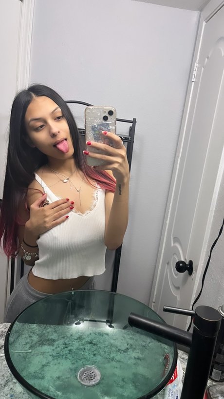 Naken läckt OnlyFans-bild av Luvrosa
