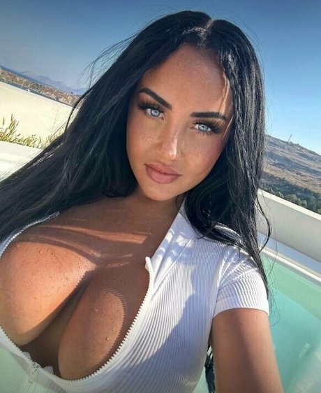Naakte gelekte OnlyFans-foto van Brunettebabiii