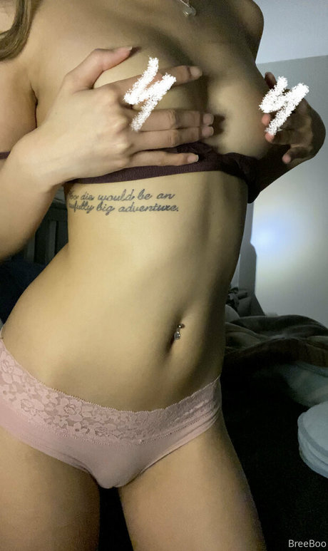 Naken lekkede OnlyFans-bilde av Itsbreeboo