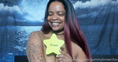 Naken läckt OnlyFans-bild av Yummybrownfox