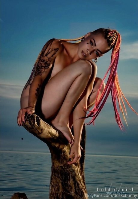 Nahá fotka uniklých OnlyFans od Theinkedrabbit