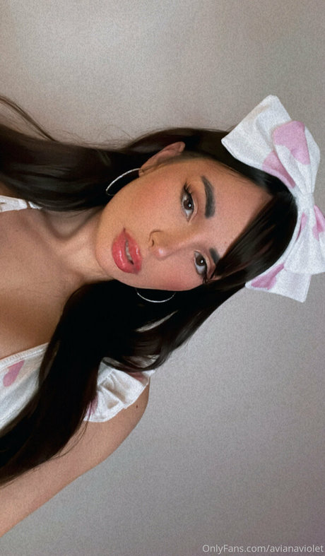 Nahá fotka uniklých OnlyFans od Avianaviolet