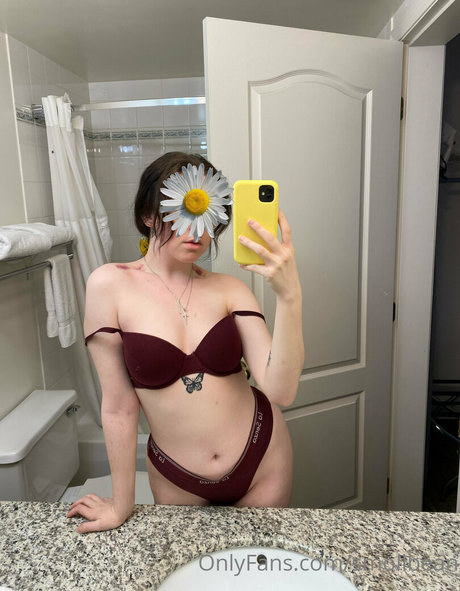 Naken läckt OnlyFans-bild av Smollbean