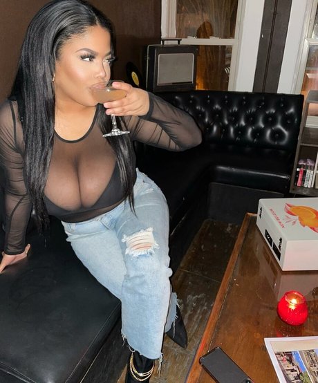 Gabrielle Logan OnlyFansリークヌード写真
