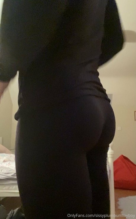 Naakte gelekte OnlyFans-foto van Sissyplumbumtoyboy