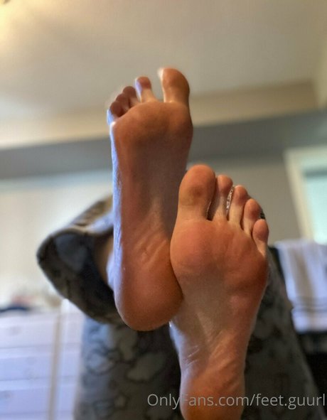 Naken lekkede OnlyFans-bilde av Feetguurl