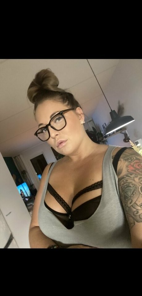 Naken lekkede OnlyFans-bilde av Ellitelli