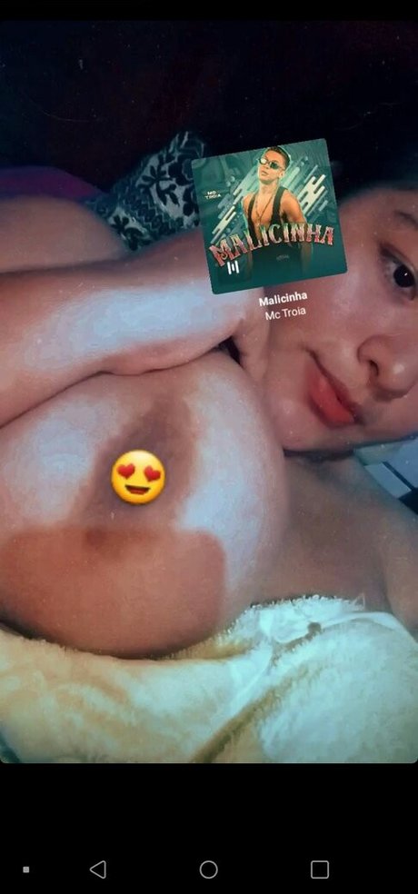 Naken läckt OnlyFans-bild av Karolbraba