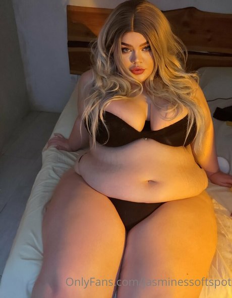 Naken läckt OnlyFans-bild av Jasminessoftspot