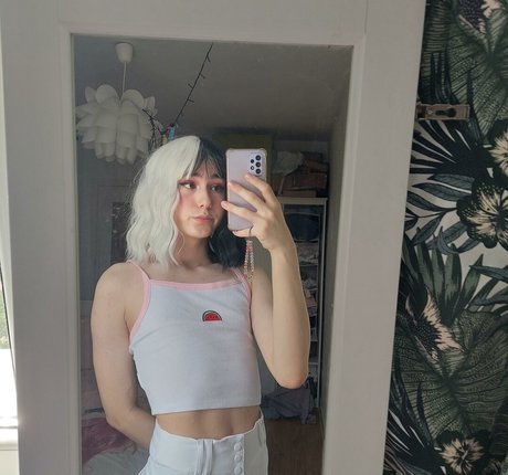 Naken läckt OnlyFans-bild av Tajgersusfemboy