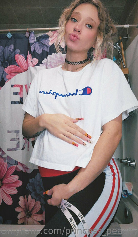 Naken läckt OnlyFans-bild av Princesspeachy22