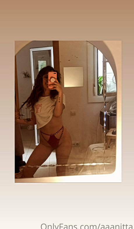 Обнаженная фотография утечки OnlyFans от Aaanitta