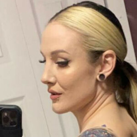 Naken läckt OnlyFans-bild av Allysin Kay