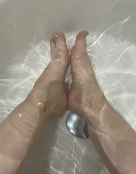 Nahá fotka uniklých OnlyFans od Footsiewithkitty