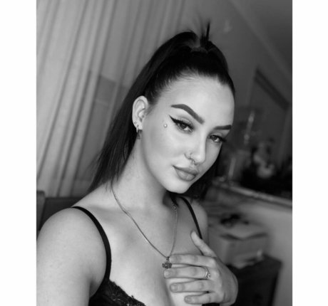 Nahá fotka uniklých OnlyFans od Elouisemayy