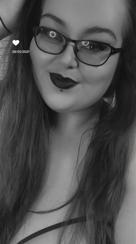 Nahá fotka uniklých OnlyFans od Obeymisselle