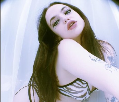 Naken lekkede OnlyFans-bilde av Mooanna