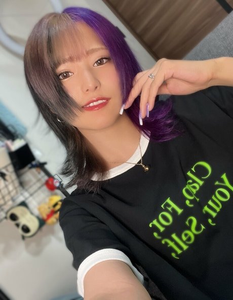 Naken lekkede OnlyFans-bilde av Nagisa Mitsuki