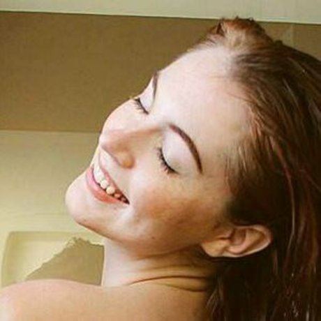 Naken läckt OnlyFans-bild av Danielle Boker