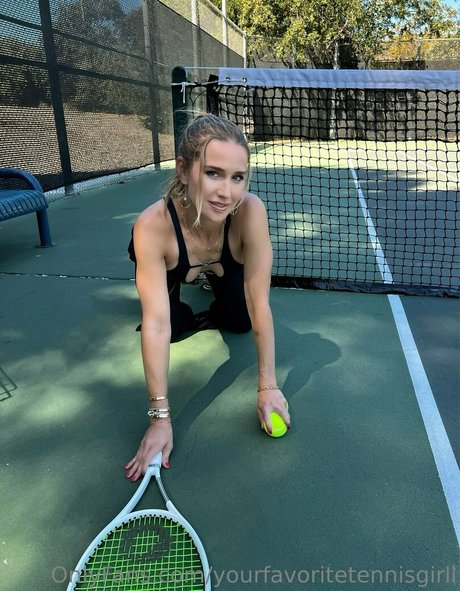 Обнаженная фотография утечки OnlyFans от Yourfavoritetennisgirll