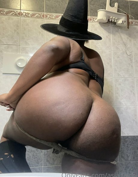 Alaston vuotanut OnlyFans-kuva Asiafalchi