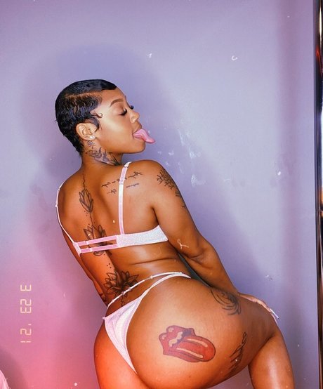 Alaston vuotanut OnlyFans-kuva Tay1our