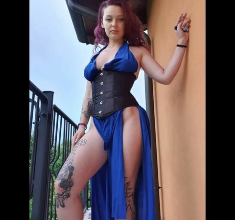 Naakte gelekte OnlyFans-foto van Overdose Weed