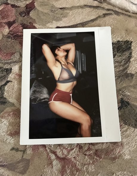 Naakte gelekte OnlyFans-foto van Lovemialittle