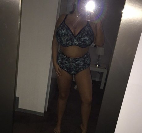Naakte gelekte OnlyFans-foto van Darci Ormiston