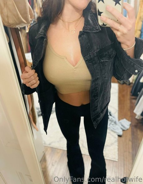 Realhotwife