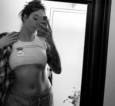 Naken läckt OnlyFans-bild av Claire Natalia