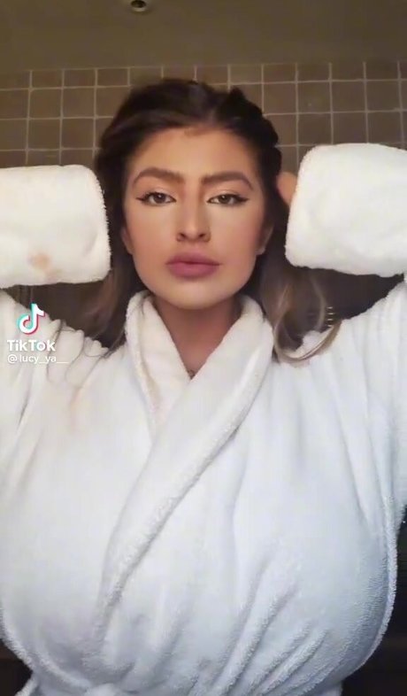 Nahá fotka uniklých OnlyFans od Lucy Ya