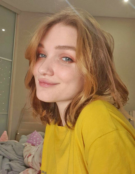 Goodgirlamelia