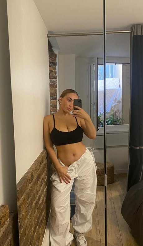 Laura Svensson OnlyFansリークヌード写真