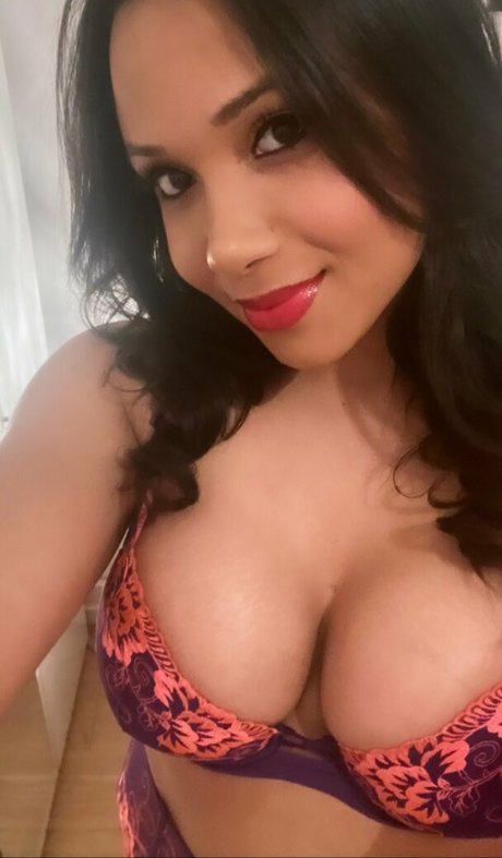 Alaston vuotanut OnlyFans-kuva Camila Mattoli