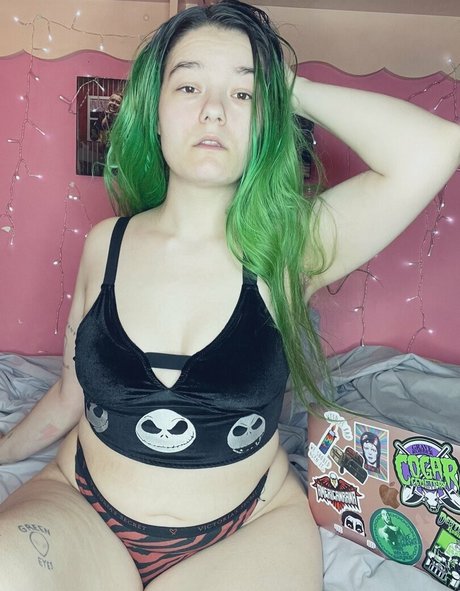 Naakte gelekte OnlyFans-foto van Pixxxiebelle