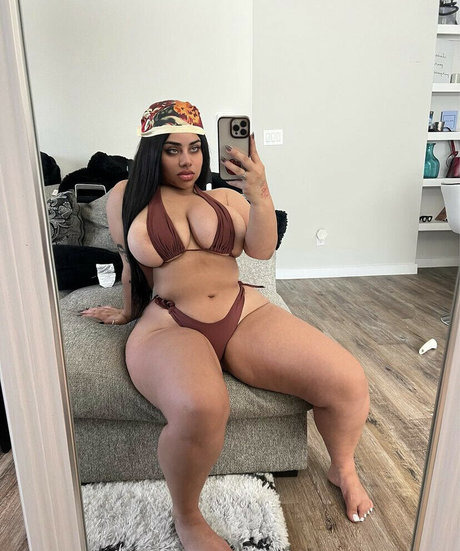 Photo nue de fuite OnlyFans de Soymamiyv
