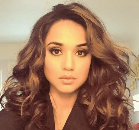 Foto nua vazada do OnlyFans de Summer Bishil