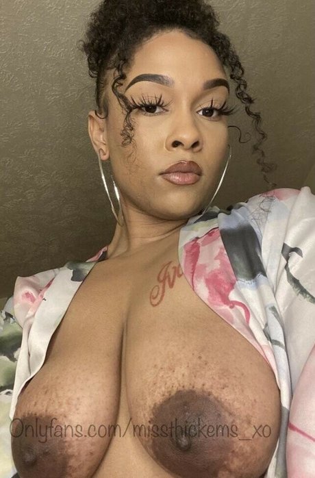 Naken läckt OnlyFans-bild av Vana Mae