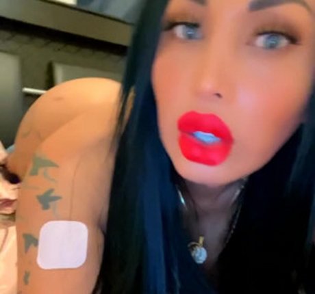 Nahá fotka uniklých OnlyFans od Alexa Cantu