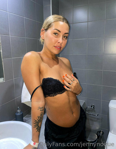 Foto di nudo di fuga di OnlyFans di Jenny Nogue