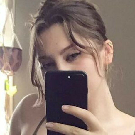 Chloe Carter