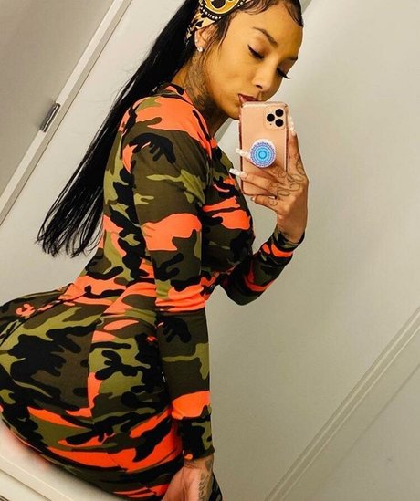Foto di nudo di fuga di OnlyFans di Flyyytattedsky