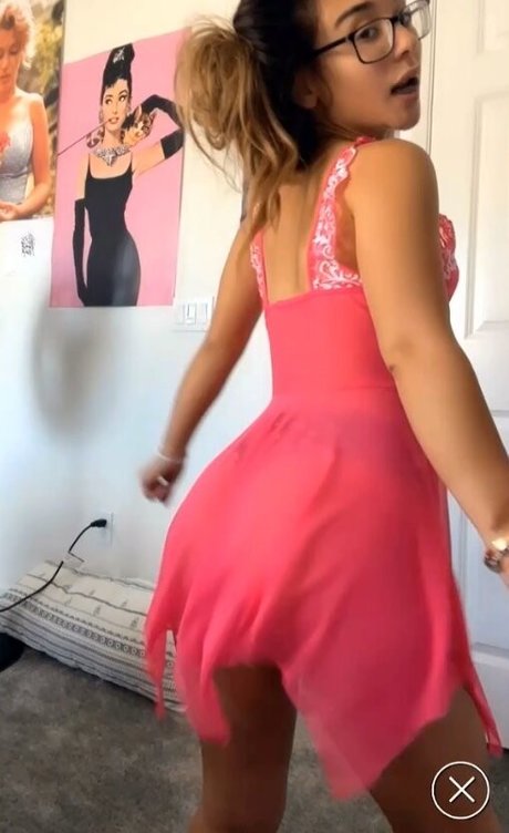 Foto di nudo di fuga di OnlyFans di Alahna Ly