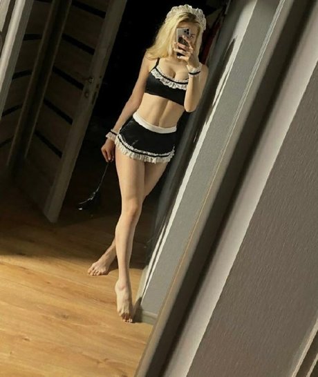 Naken läckt OnlyFans-bild av Holl1would