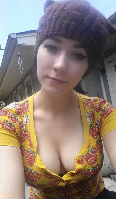 Mira Scarlet