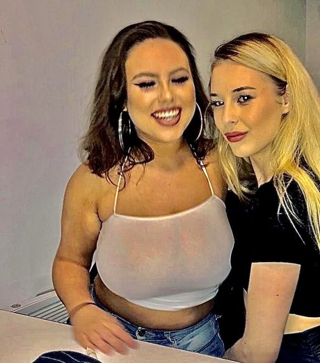 Nacktes geleaktes OnlyFans-Foto von Emma Willis