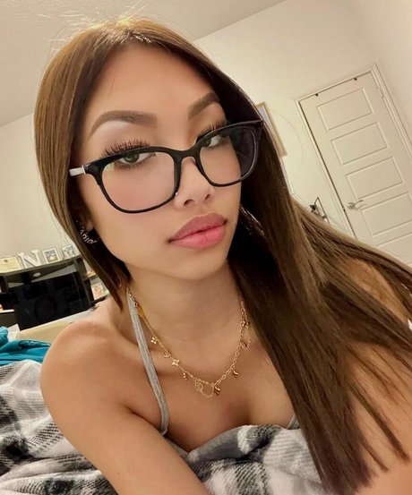 Naken läckt OnlyFans-bild av Ariabackstage