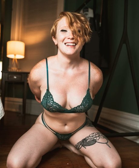 Naken läckt OnlyFans-bild av Izzabella Robbins